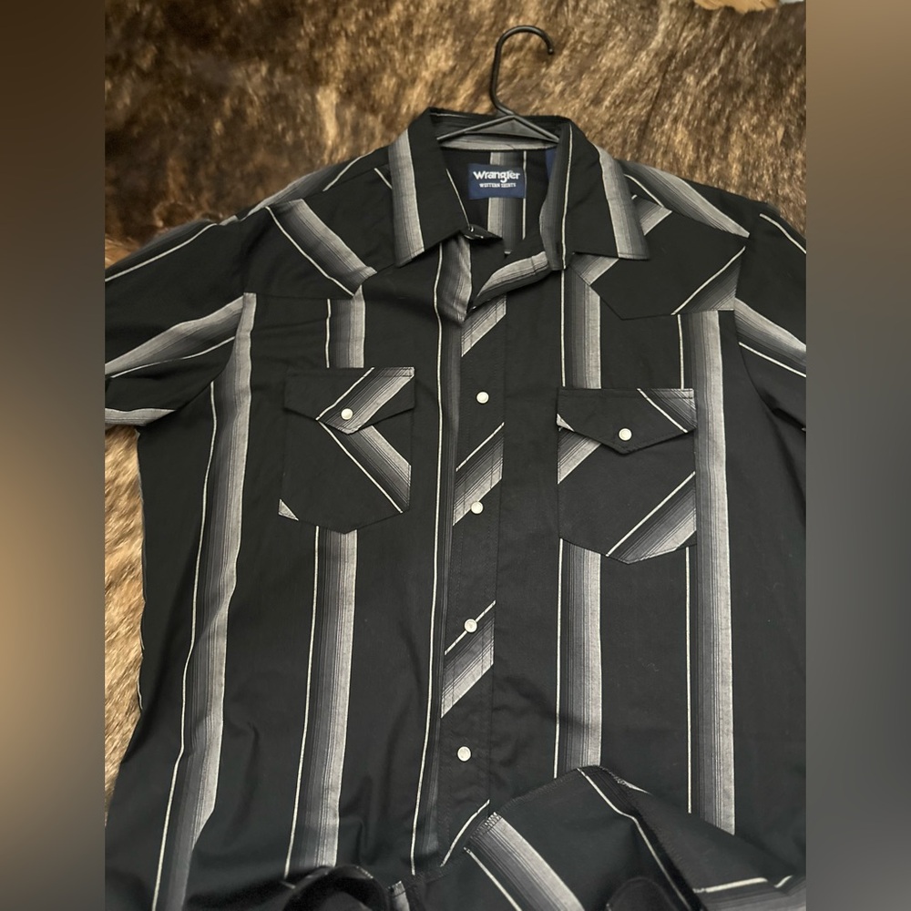 Wrangler Men's Black and Gray Patterned Shirt